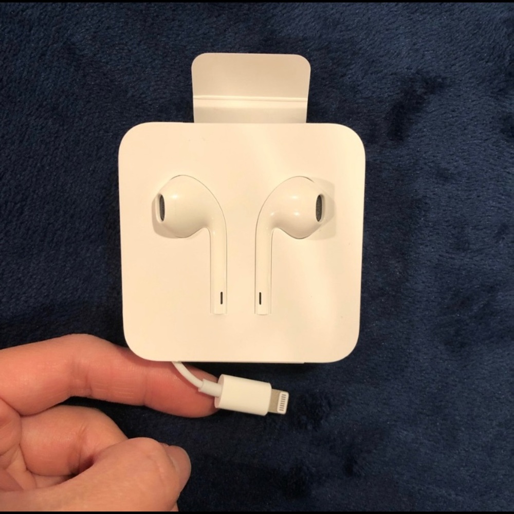 iPhone ear pods